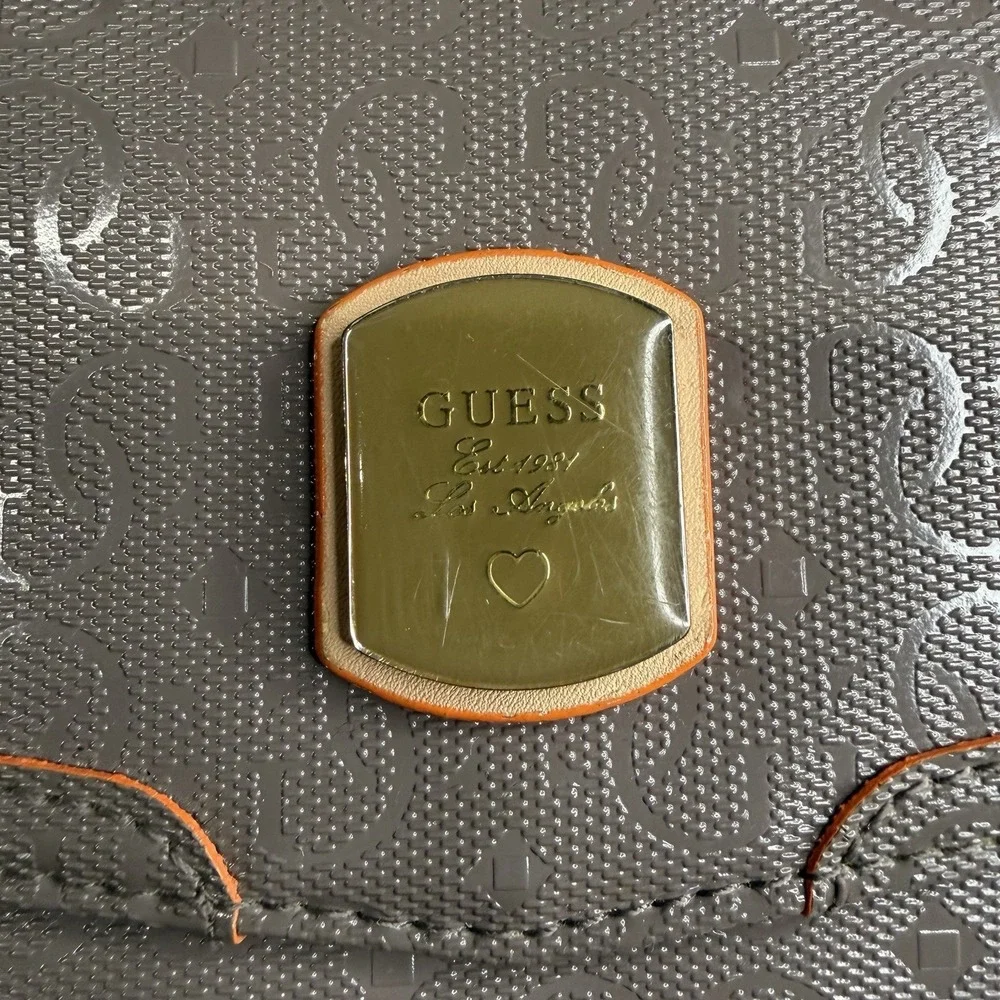 GUESS women's accessory wallet from the brand‎